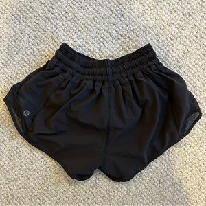Lululemon size 0 black hotty hot short